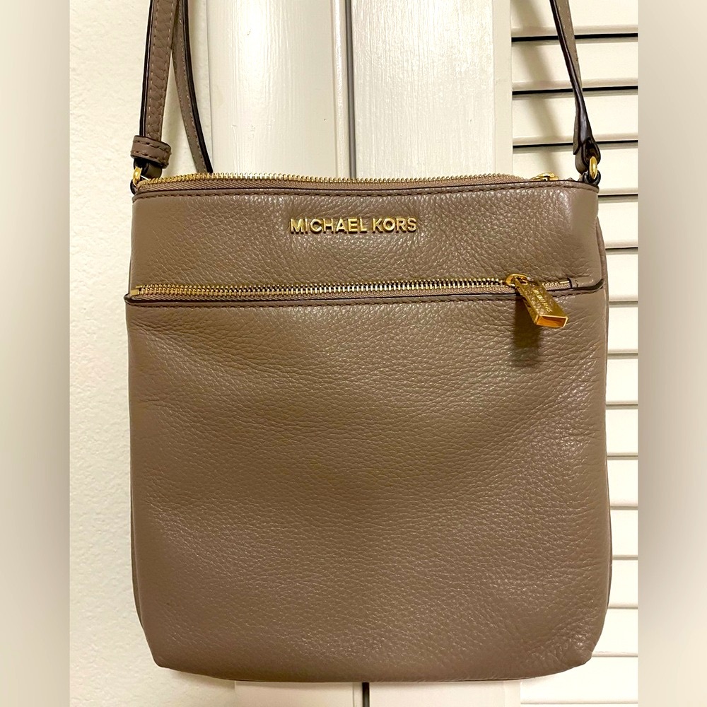 Michael Kors crossbody bag EUC